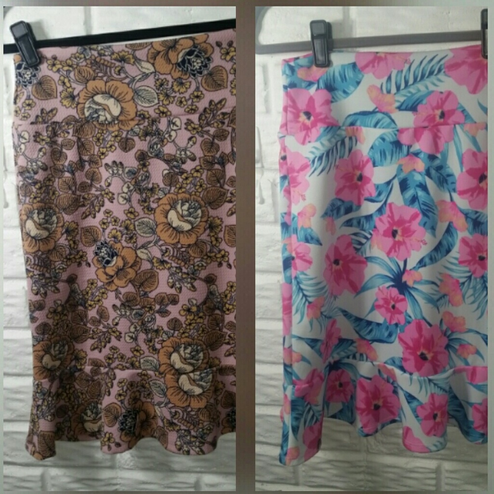 Agnes and Dora Size Small Skirts